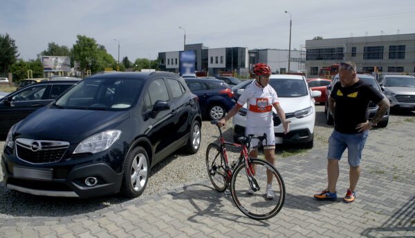 Rower za samochód i Peugeot ze Szwajcarii